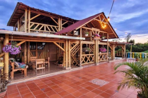 La Casa de Ariel, La Ulloa